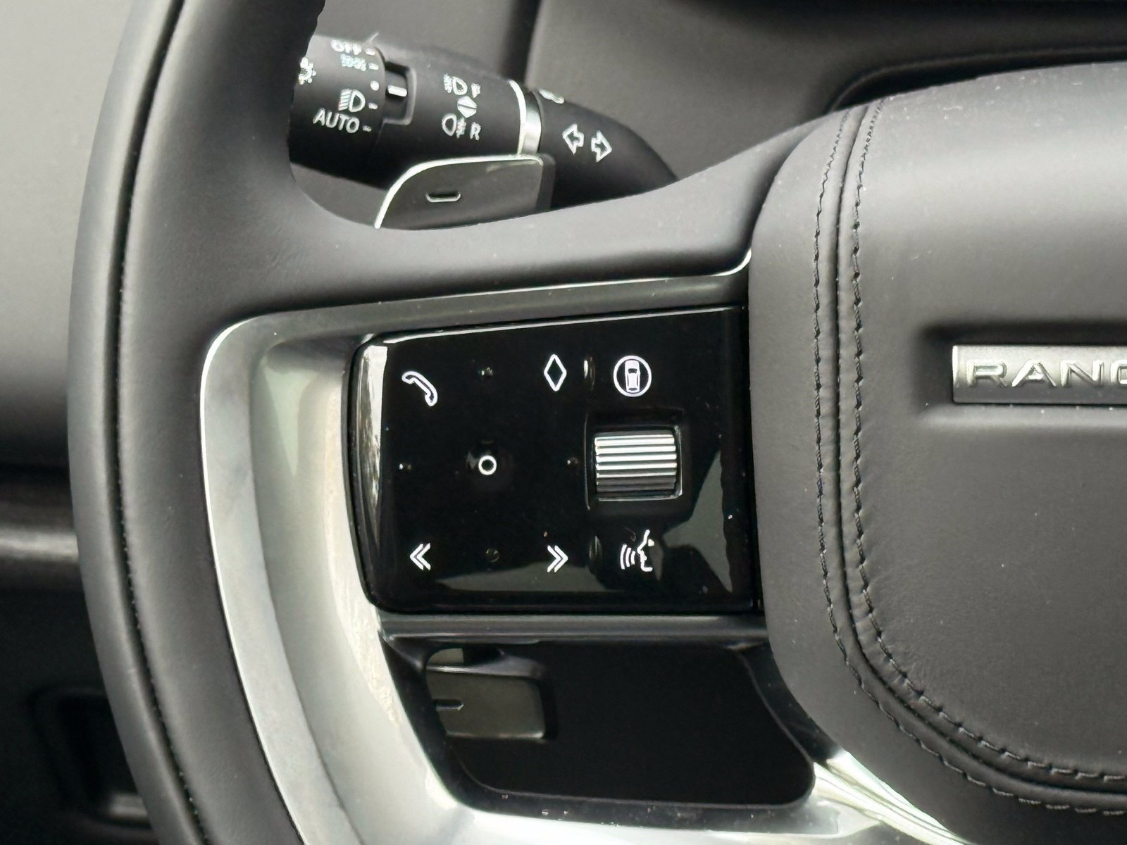 New 2026 Land Rover Range Rover SE AWD/4WD image 35