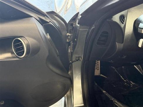 Used 2004 Nissan 350Z Touring RWD image 8
