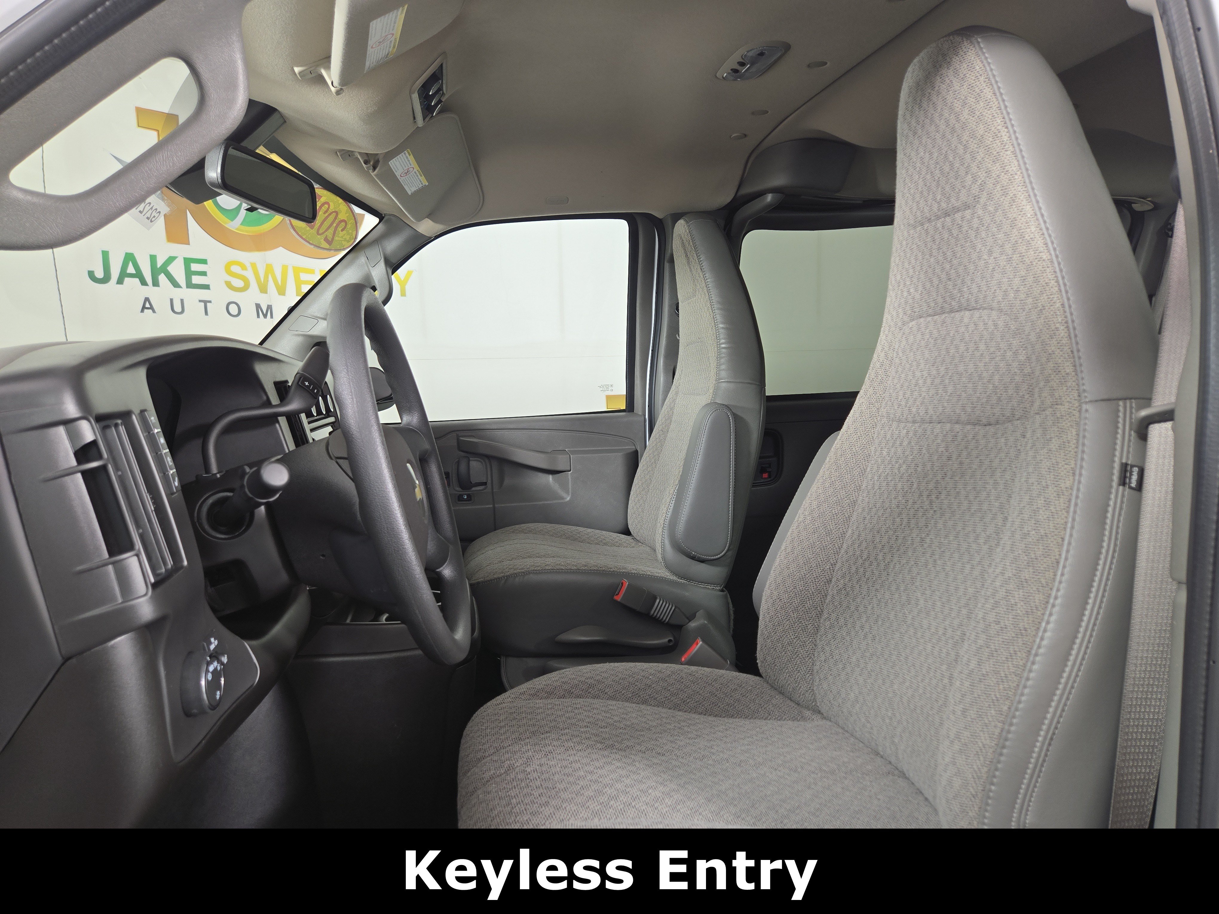 Certified 2025 Chevrolet Express 3500 LT w/ LT Preferred Equipment Group RWD image 11