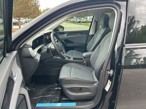 New 2026 Volkswagen Tiguan SE FWD image 15