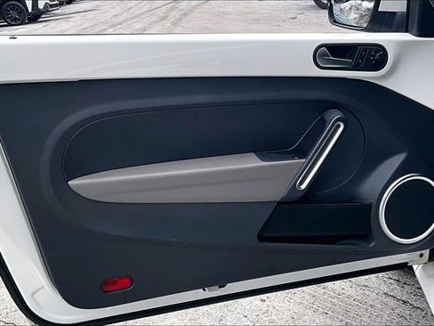 Used 2013 Volkswagen Beetle 2.5 image 11