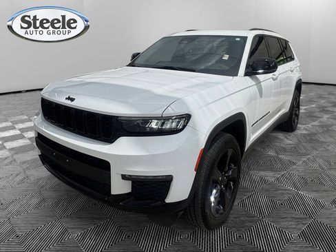 Used 2023 Jeep Grand Cherokee L Limited w/ Black Appearance Package AWD/4WD image 1