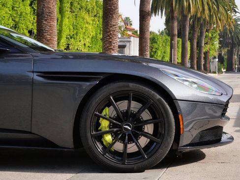 Used 2019 Aston Martin DB11 AMR image 4