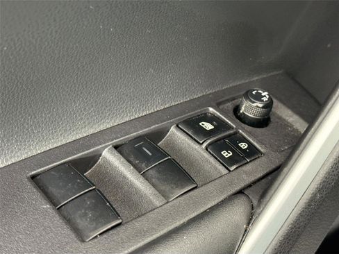 Certified 2023 Toyota Corolla Cross LE image 28