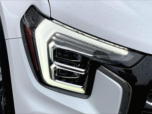 Used 2025 GMC Terrain Elevation w/ Elevation Premium Package image 23