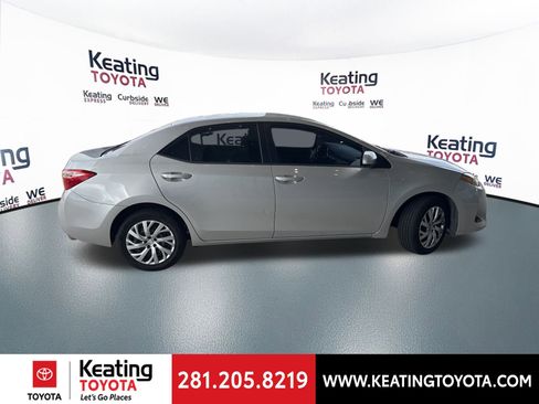Used 2018 Toyota Corolla LE image 2