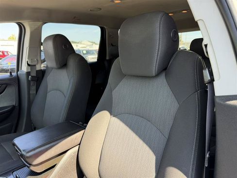 Used 2016 Chevrolet Traverse LT w/ Style and Technology Package FWD image 12