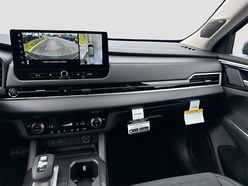 New 2025 Mitsubishi Outlander SE image 25