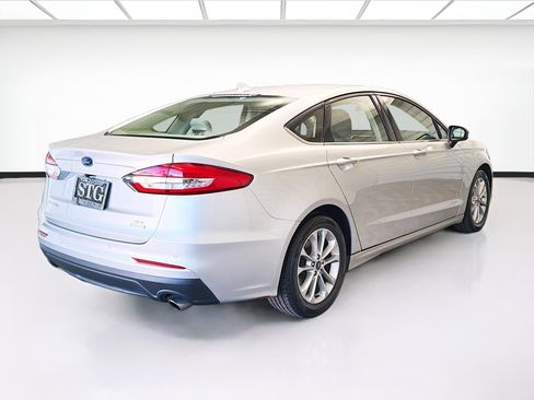 Used 2019 Ford Fusion SE image 4