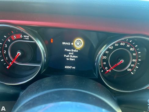 Used 2022 Jeep Wrangler Unlimited Rubicon w/ LED Lighting Group AWD/4WD image 9