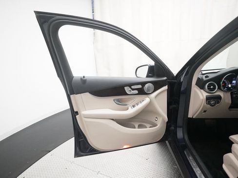 Used 2017 Mercedes-Benz GLC 300 4MATIC image 28