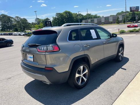 Used 2020 Jeep Cherokee Limited AWD/4WD image 5