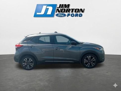 Used 2020 Nissan Kicks SR w/ Exterior Package FWD image 12