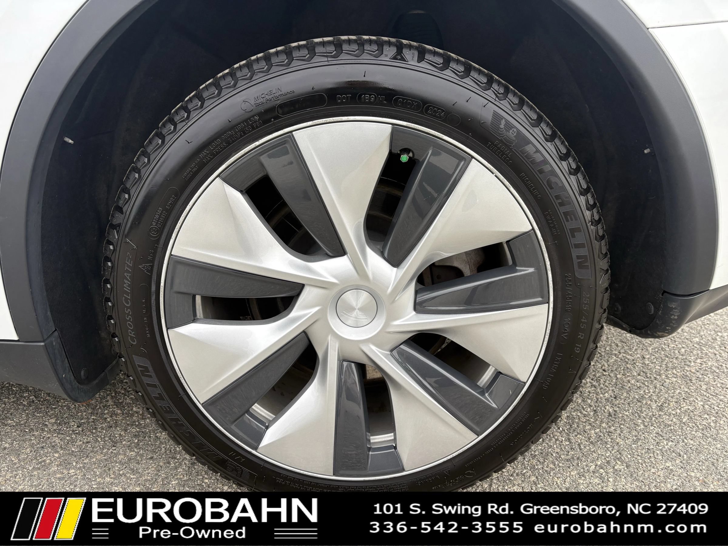Used 2023 Tesla Model Y Long Range AWD/4WD image 31