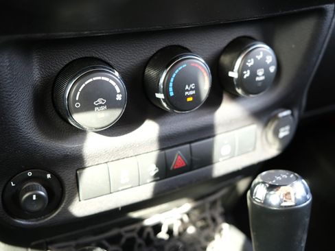 Used 2016 Jeep Wrangler Unlimited Sahara w/ Connectivity Group image 34