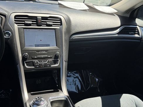 Used 2020 Ford Fusion SE FWD image 8