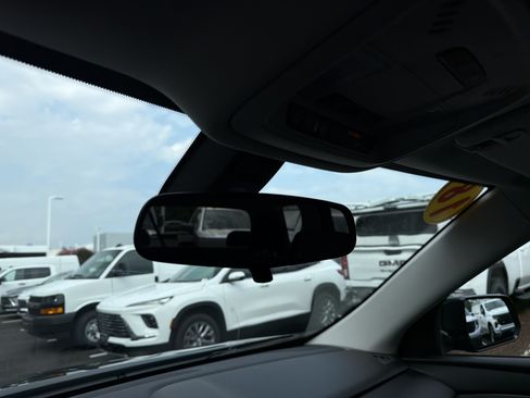 Used 2018 Chevrolet Traverse LT FWD image 25