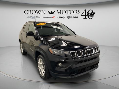 Used 2023 Jeep Compass Latitude AWD/4WD image 1