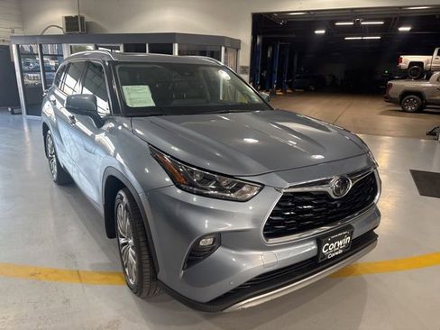 Used 2021 Toyota Highlander Platinum AWD/4WD image 4