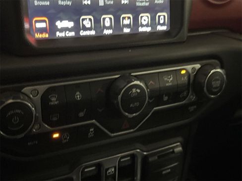 Used 2021 Jeep Gladiator Rubicon image 16