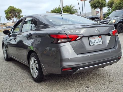 Used 2020 Nissan Versa S FWD image 3