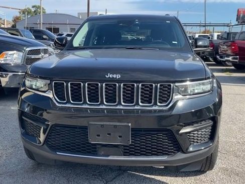 Used 2023 Jeep Grand Cherokee Laredo image 8