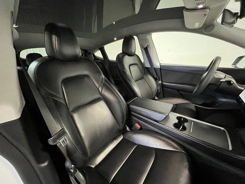 Used 2022 Tesla Model Y Long Range AWD/4WD image 9