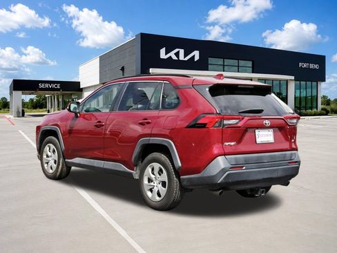 Used 2019 Toyota RAV4 LE w/ All Weather Liner Package FWD image 7