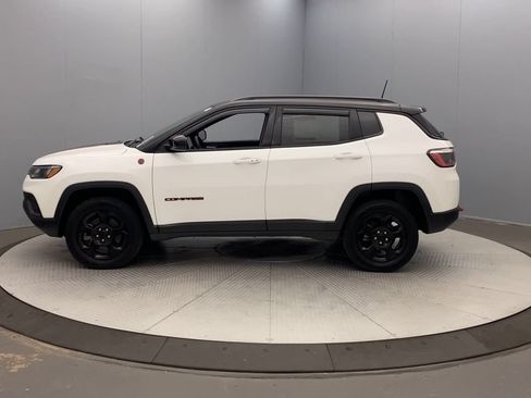 Used 2023 Jeep Compass Trailhawk w/ Trailhawk Convenience Group AWD/4WD image 2