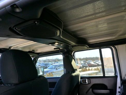 Used 2022 Jeep Wrangler Unlimited Sport image 14