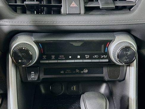 Used 2025 Toyota RAV4 XLE image 23