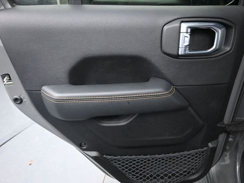 Used 2022 Jeep Gladiator Overland image 16