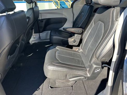 Used 2020 Chrysler Pacifica Touring-L image 22
