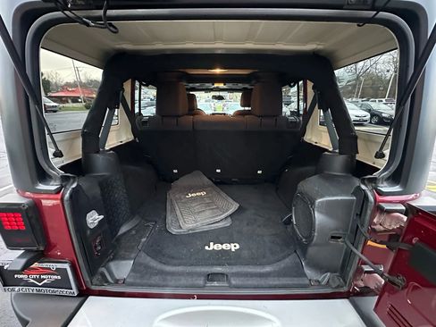 Used 2013 Jeep Wrangler Unlimited Sahara w/ Dual Top Group image 28