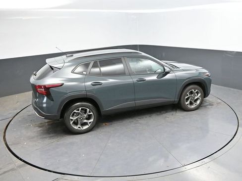 Used 2025 Chevrolet Trax LT FWD image 28