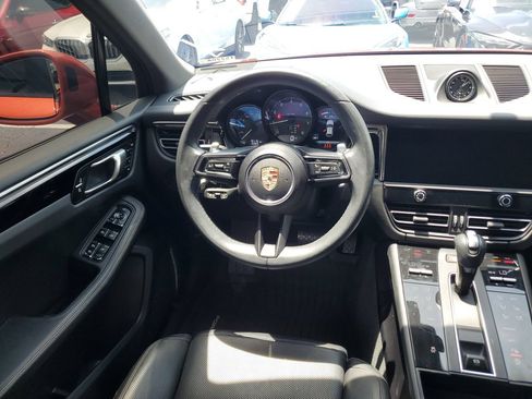 Used 2025 Porsche Macan AWD/4WD image 11