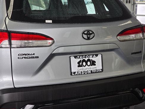 Used 2024 Toyota Corolla Cross AWD Hybrid image 12