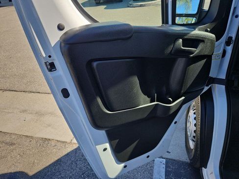 Used 2025 RAM ProMaster 2500 w/ Convenience Group FWD image 21