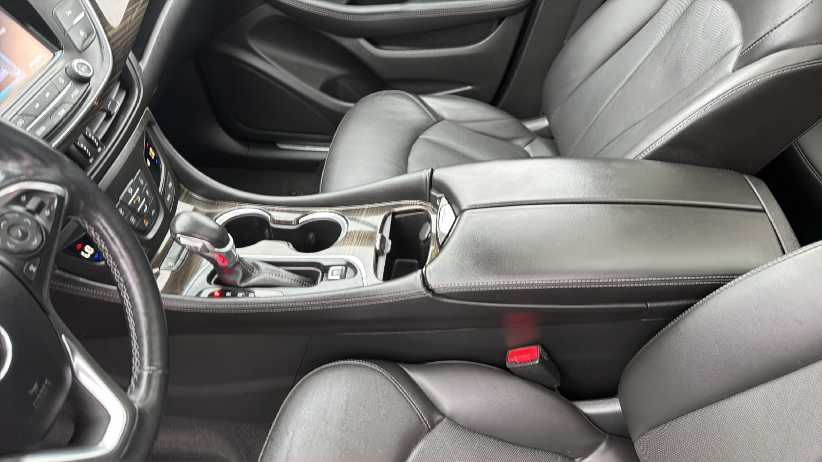 Used 2019 Buick Envision Essence FWD image 19