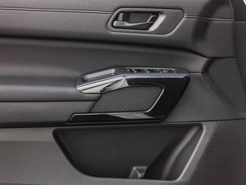 New 2025 Nissan Pathfinder SV w/ Black Appearance Package image 21