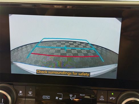 Used 2023 Toyota Highlander XLE image 16