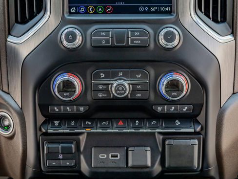 Used 2021 GMC Sierra 2500 Denali w/ Denali Ultimate Package image 27