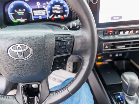 Used 2025 Toyota Camry XSE image 18