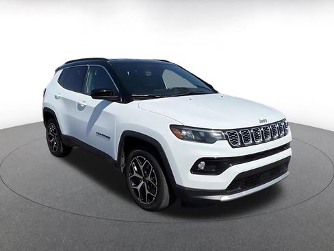 Used 2025 Jeep Compass Limited AWD/4WD image 3
