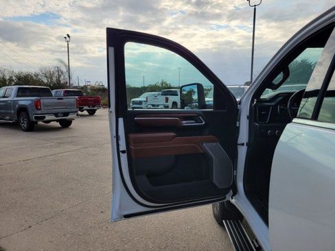 Used 2024 GMC Sierra 2500 Denali Ultimate image 14