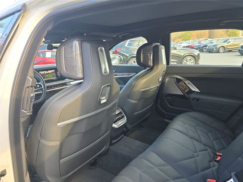 Used 2024 BMW 740i image 17