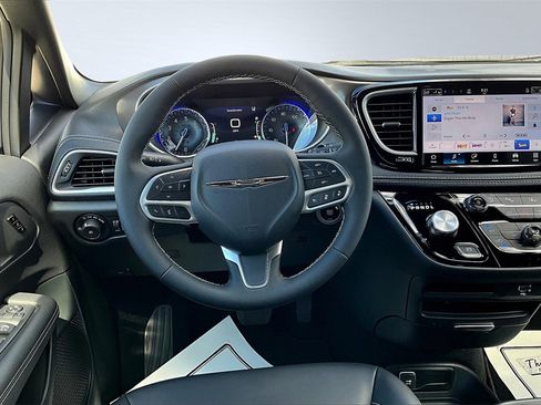 New 2026 Chrysler Pacifica Select image 20