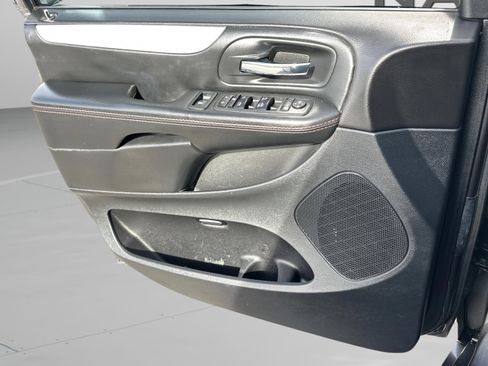 Used 2018 Dodge Grand Caravan GT image 22