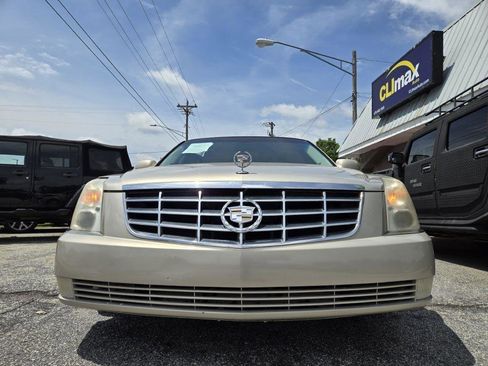 Used 2008 Cadillac DTS w/ Trunk Convenience Package FWD image 3