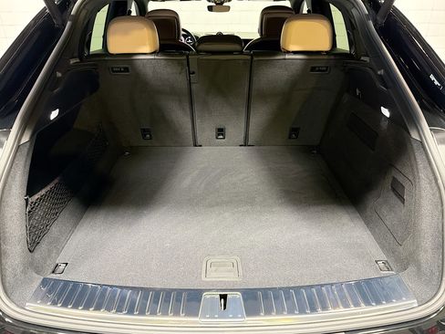 Used 2025 Porsche Cayenne Coupe image 13